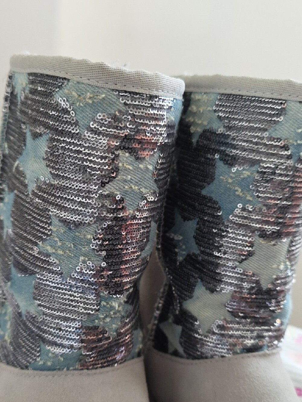 LIMITED RARE UGG Gray Shearling-Lined Boot Interior With Denim Stars And Sequin - Picture 7 of 9